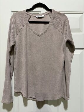 Light Taupe V‑Neck Ribbed Long‑Sleeve Top SONOMA